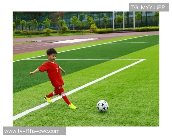 竟彩足球宝贝:热情与魅力交织的绿茵场上舞动青春的风采 竟彩足球宝贝:热情与魅力交织的绿茵场上舞动青春的风采